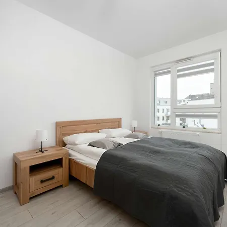 Διαμέρισμα Spacious In With Desk And Parking By Renters *