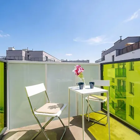 Spacious In With Desk And Parking By Renters *