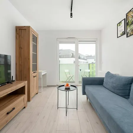 Spacious In With Desk And Parking By Renters Appartement