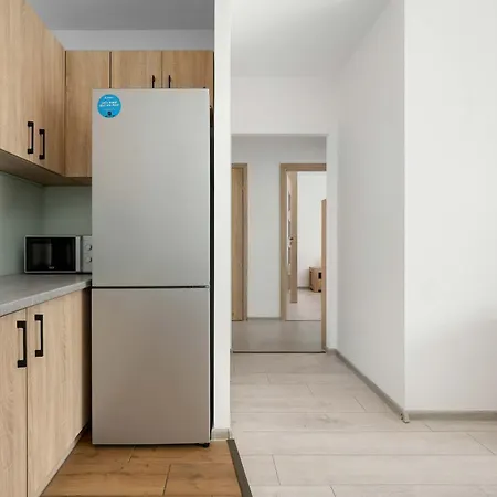 Spacious In With Desk And Parking By Renters Appartement *