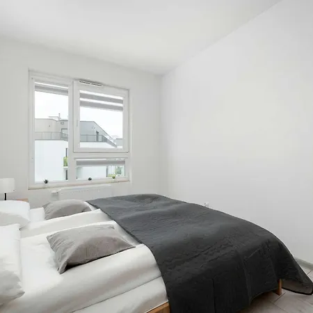 Appartement Spacious In With Desk And Parking By Renters Wrocław