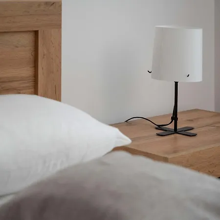Spacious In With Desk And Parking By Renters *