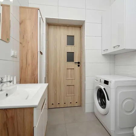 Appartement Spacious In With Desk And Parking By Renters
