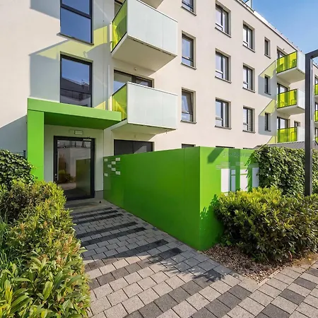 Spacious In With Desk And Parking By Renters * Wrocław