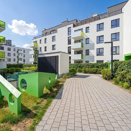 Appartement Spacious In With Desk And Parking By Renters Wrocław